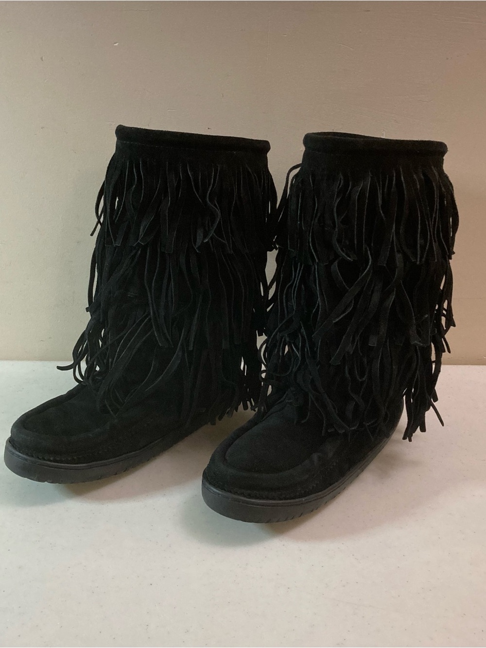 Vibram Manitobah Mucluk Dancer Black Suede Fringe Mid-Calf Women's Boots